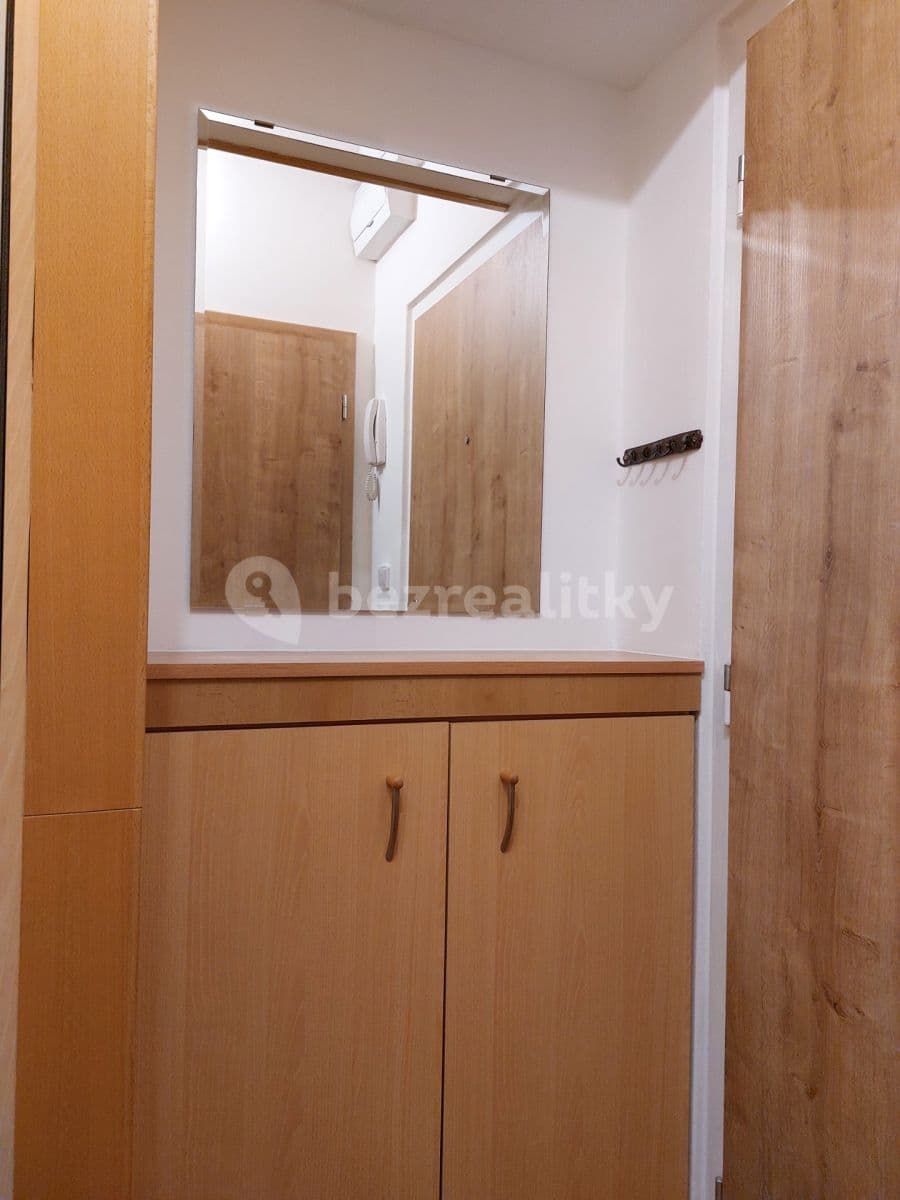 Prenájom bytu 2-izbový 43 m², Ciolkovského, Praha, Praha Prenájom bytu 2-izbový 43 m², Ciolkovského, Praha, Praha