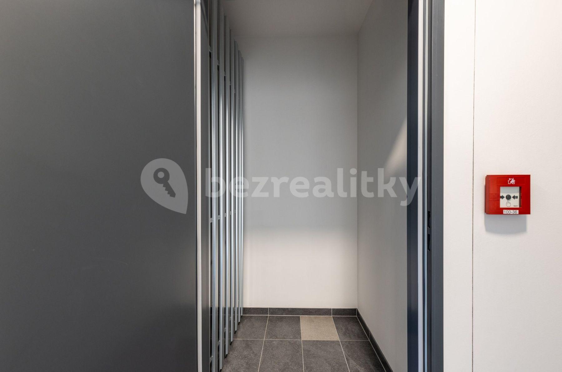 Prenájom bytu 2-izbový 55 m², Sobí, Praha, Praha