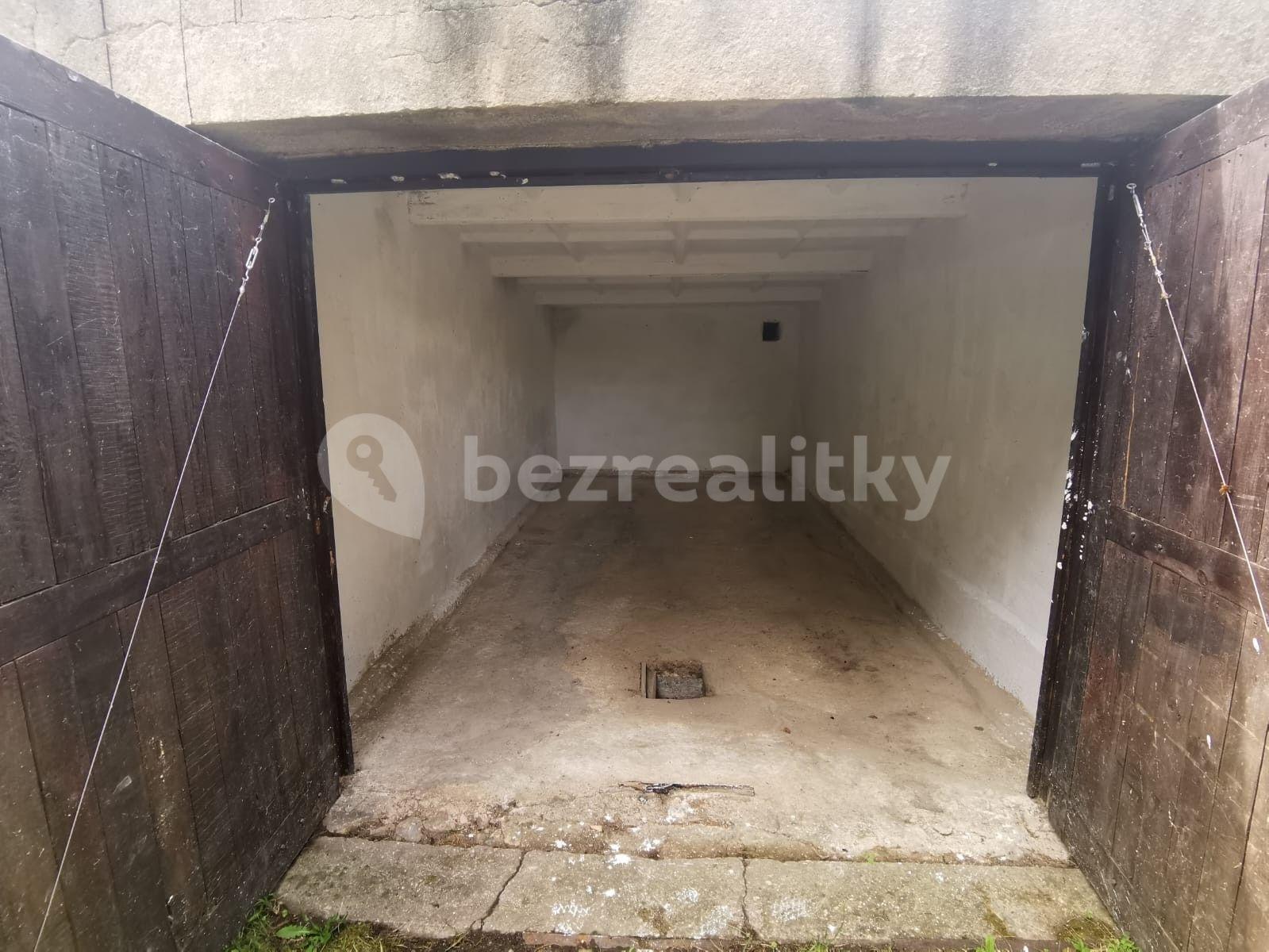 Prenájom garáže 18 m², Na Šmukýřce, Praha, Praha