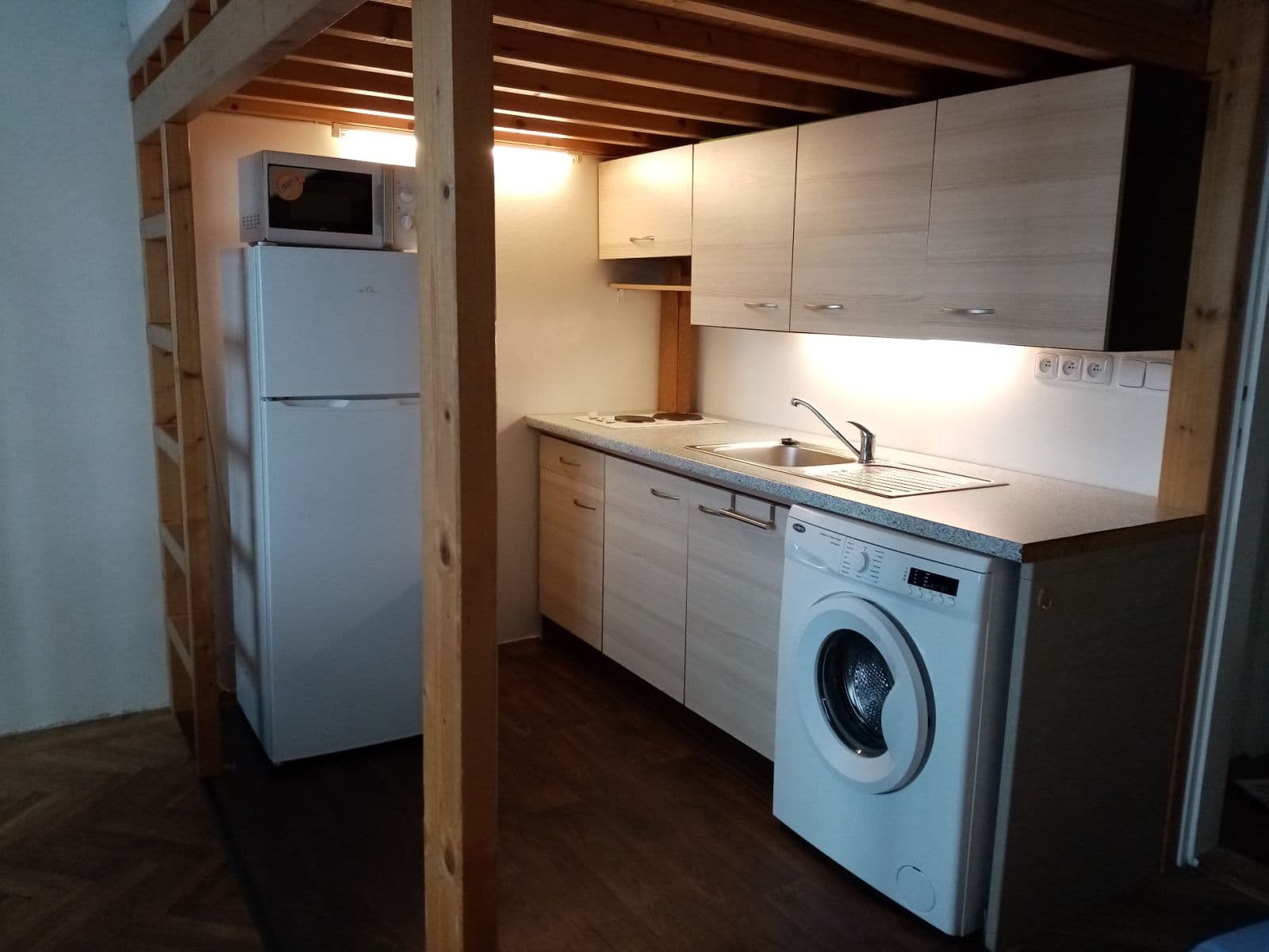 Prenájom bytu Garsoniéra 25 m², U Smaltovny, Praha, Praha Prenájom bytu Garsoniéra 25 m², U Smaltovny, Praha, Praha