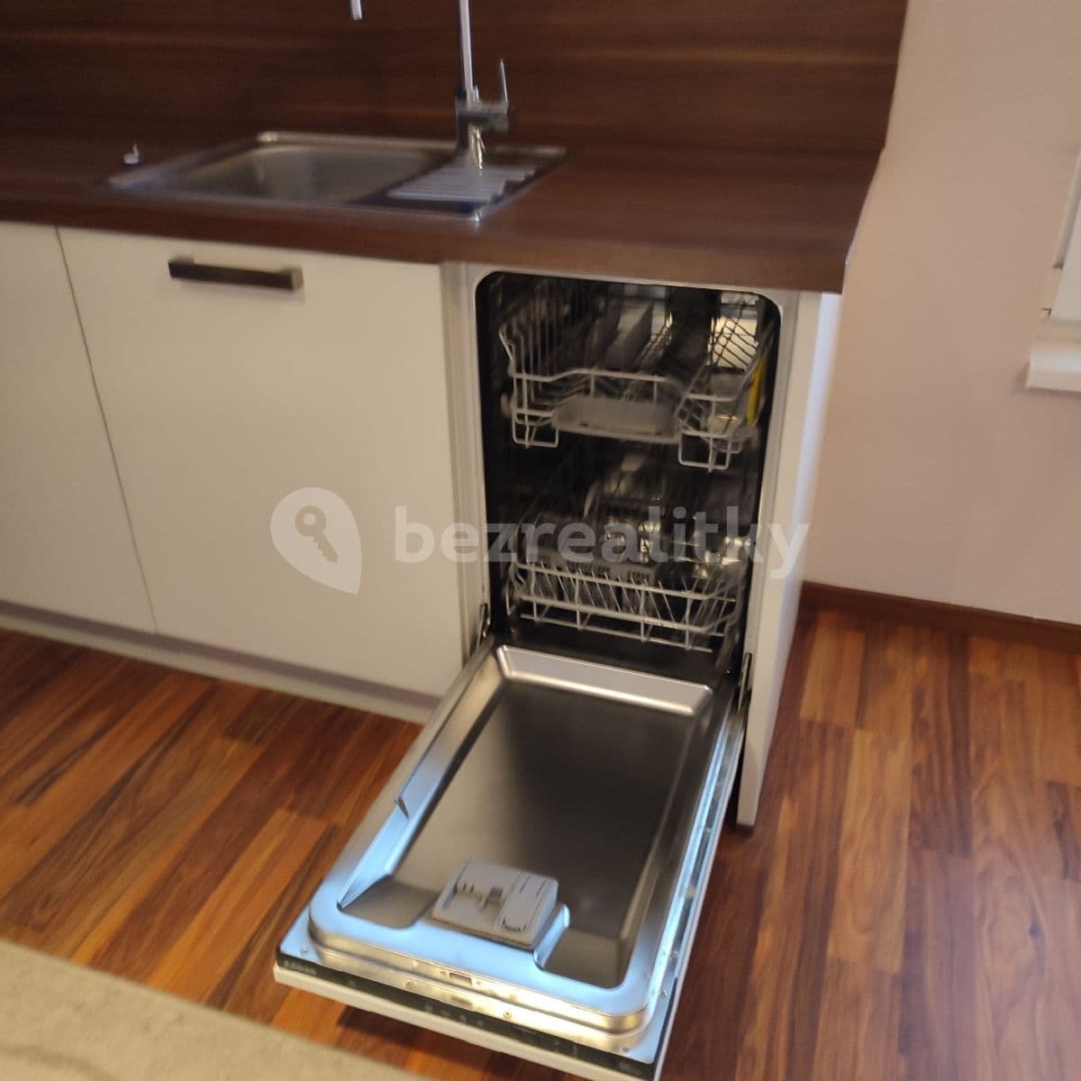 Prenájom bytu 1-izbový 35 m², Počernická, Praha, Praha Prenájom bytu 1-izbový 35 m², Počernická, Praha, Praha