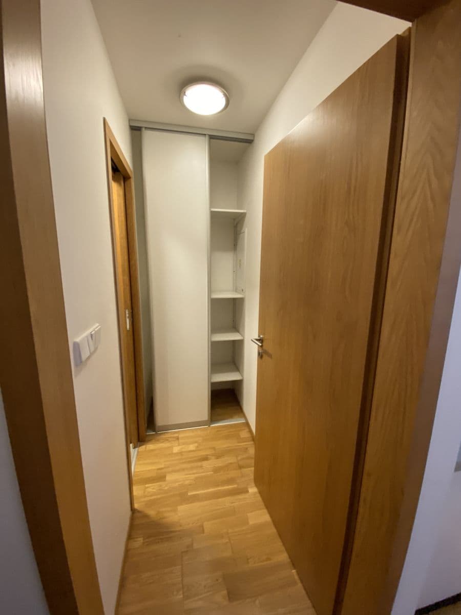 Prenájom bytu 29 m², Korunní, Praha, Praha Prenájom bytu 29 m², Korunní, Praha, Praha