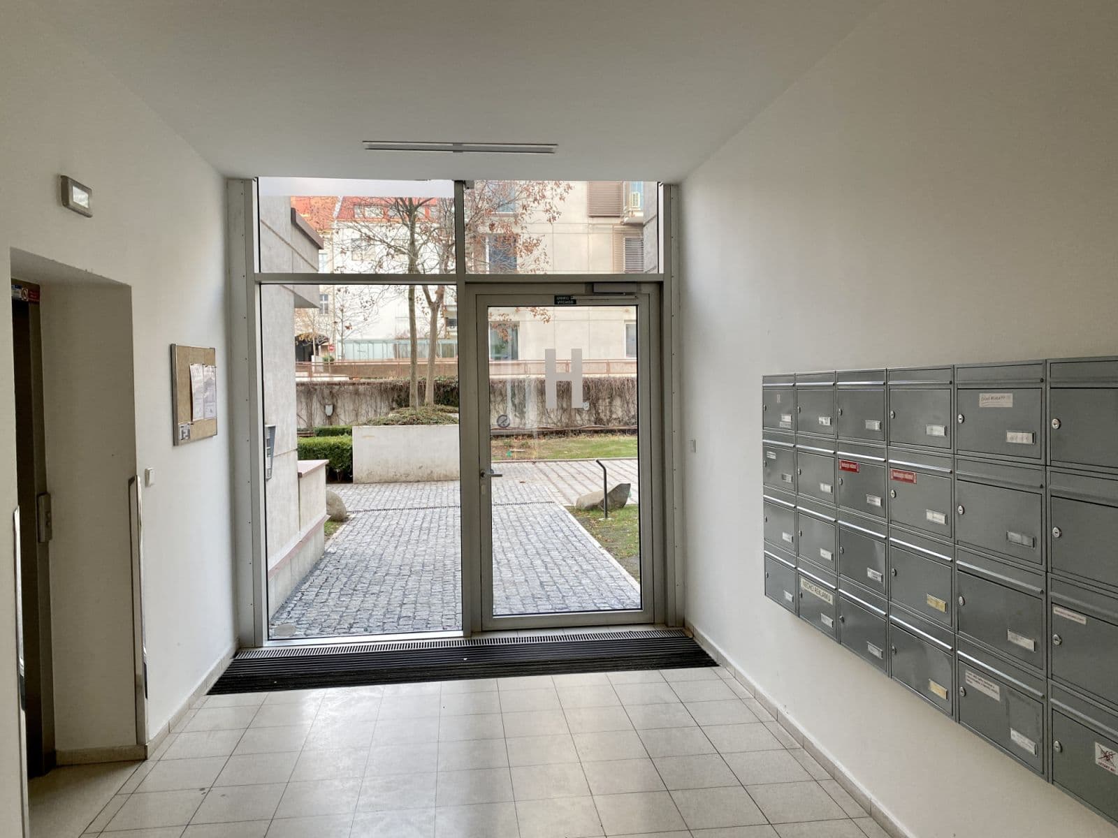 Prenájom bytu 29 m², Korunní, Praha, Praha Prenájom bytu 29 m², Korunní, Praha, Praha