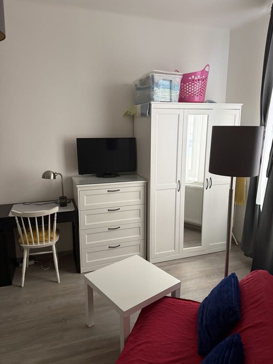 Prenájom bytu 42 m², Slovinská, Praha, Praha Prenájom bytu 42 m², Slovinská, Praha, Praha