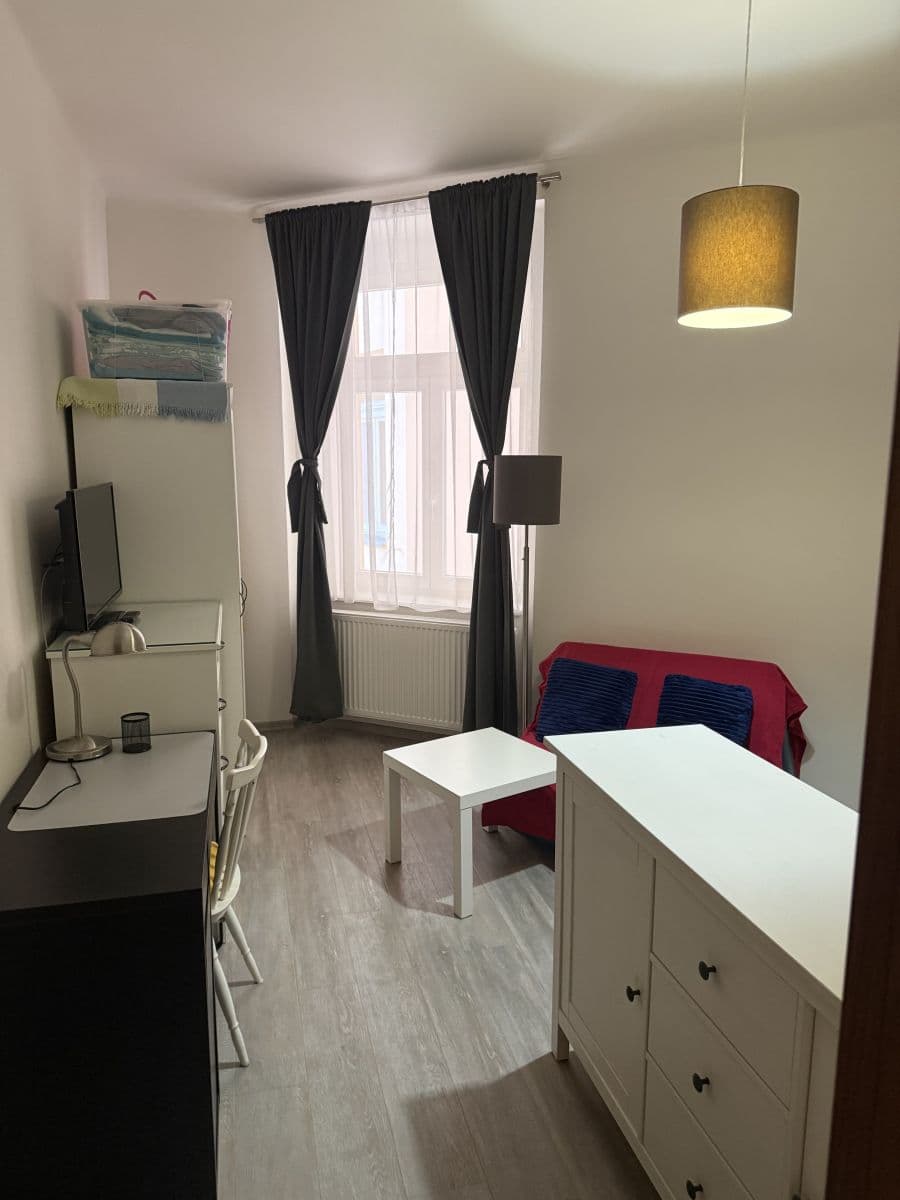 Prenájom bytu 42 m², Slovinská, Praha, Praha Prenájom bytu 42 m², Slovinská, Praha, Praha