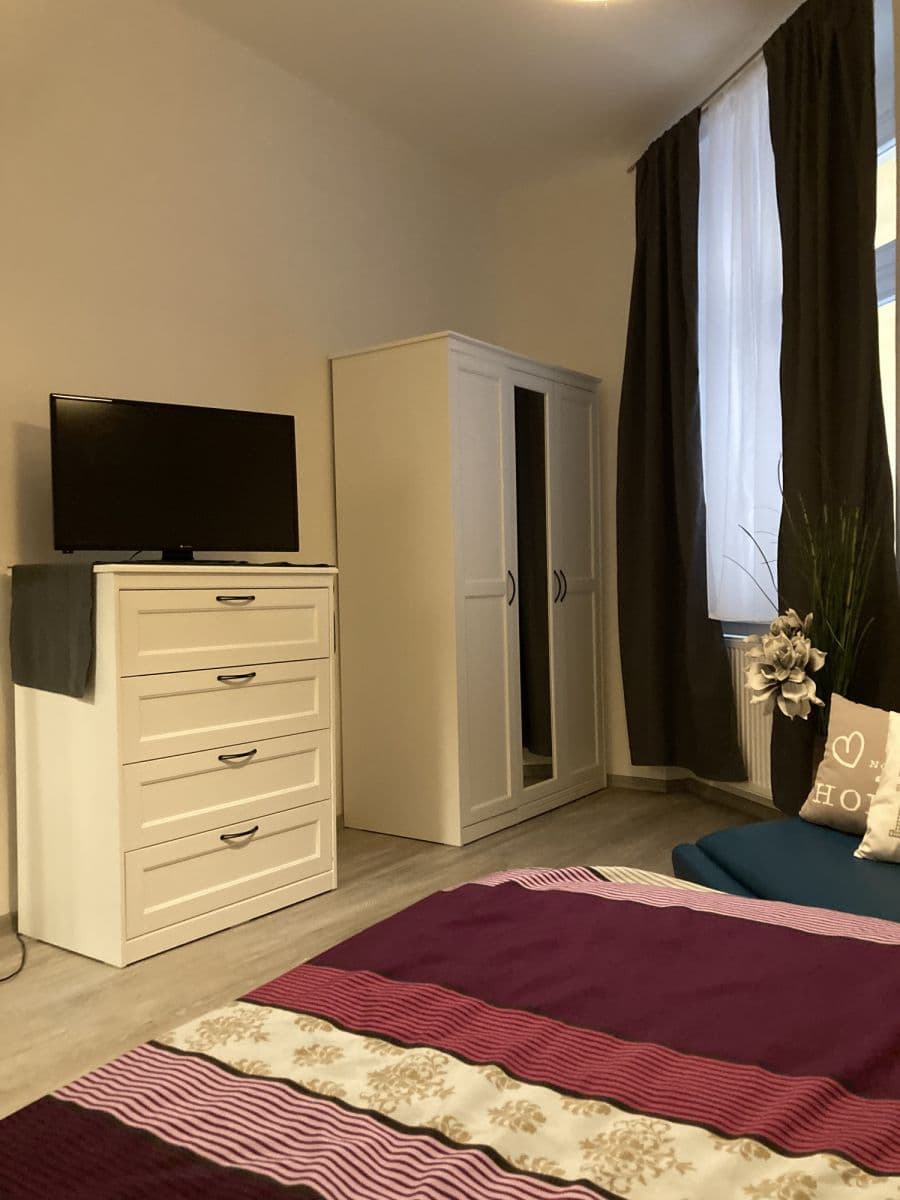 Prenájom bytu 42 m², Slovinská, Praha, Praha Prenájom bytu 42 m², Slovinská, Praha, Praha
