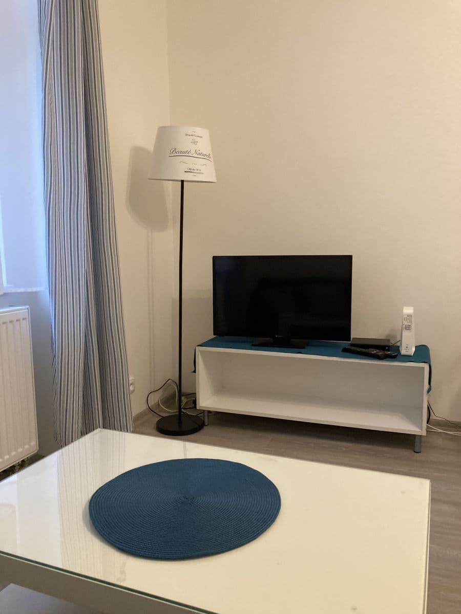 Prenájom bytu 42 m², Slovinská, Praha, Praha Prenájom bytu 42 m², Slovinská, Praha, Praha