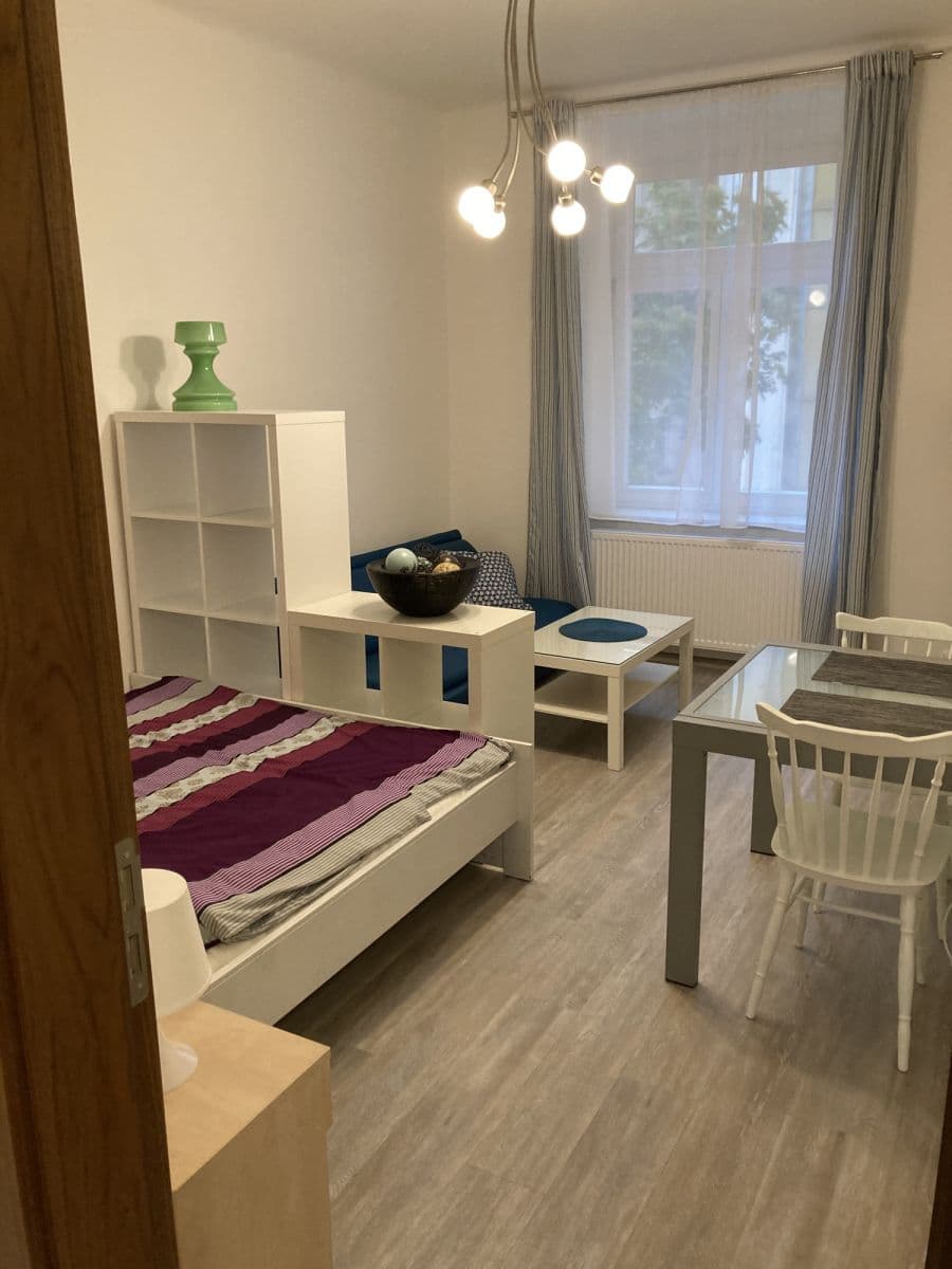 Prenájom bytu 42 m², Slovinská, Praha, Praha Prenájom bytu 42 m², Slovinská, Praha, Praha