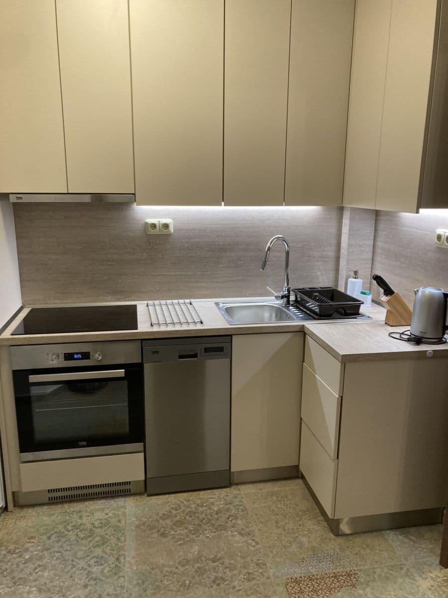 Prenájom bytu 42 m², Slovinská, Praha, Praha Prenájom bytu 42 m², Slovinská, Praha, Praha