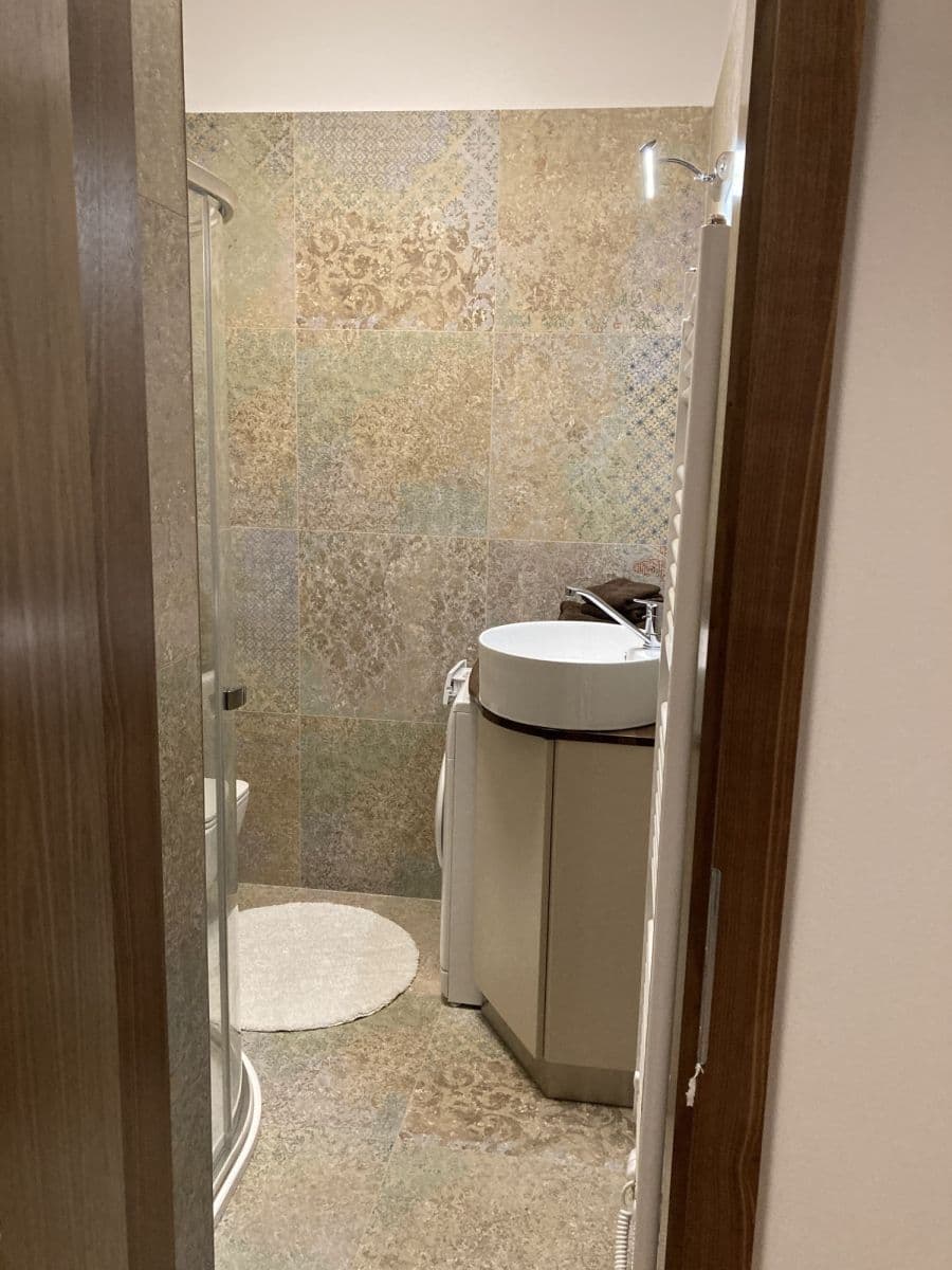 Prenájom bytu 42 m², Slovinská, Praha, Praha Prenájom bytu 42 m², Slovinská, Praha, Praha