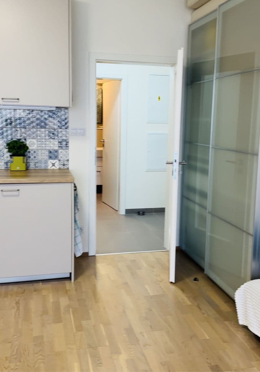 Prenájom bytu 37 m², Učňovská, Praha, Praha Prenájom bytu 37 m², Učňovská, Praha, Praha