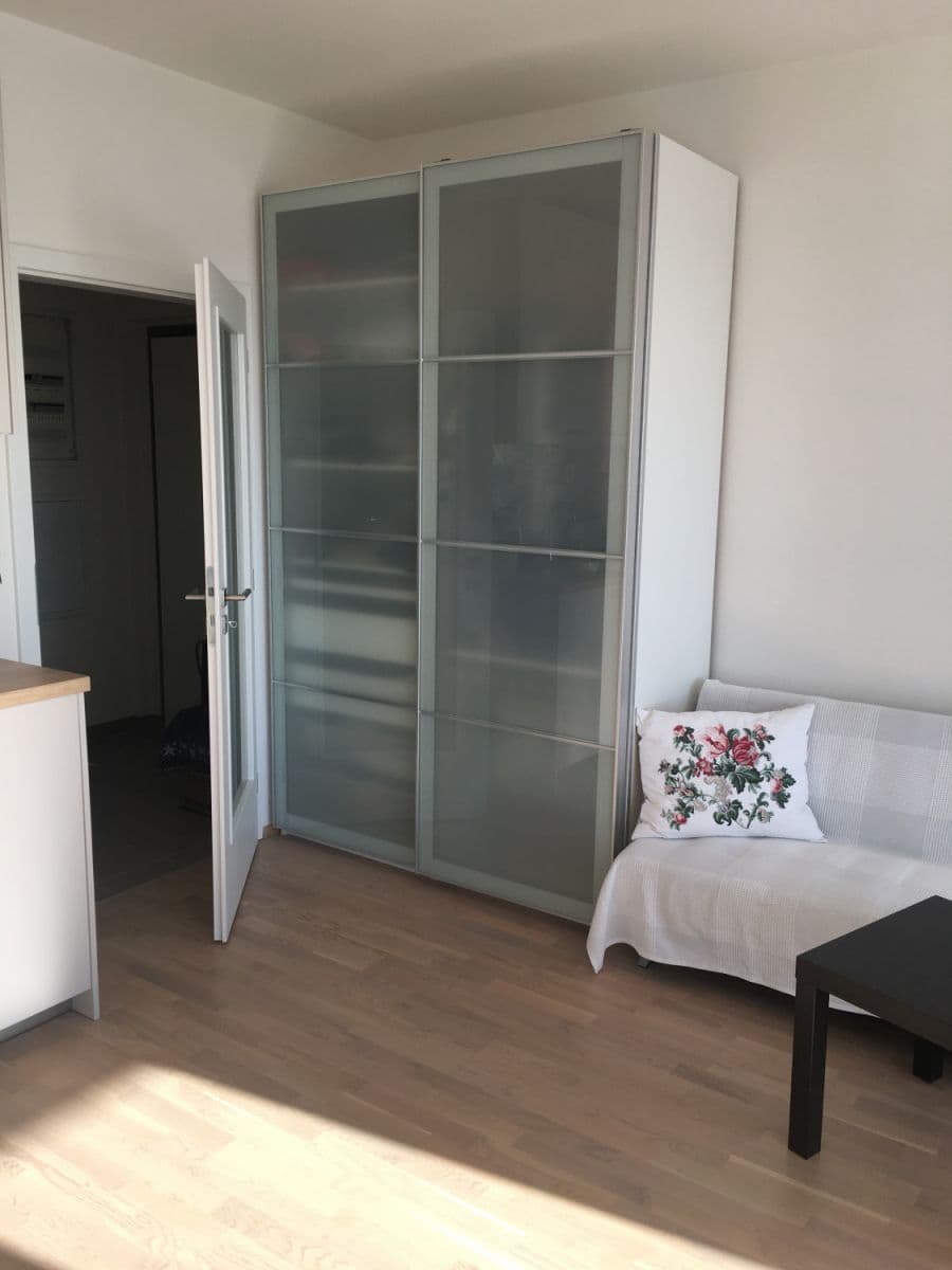 Prenájom bytu 37 m², Učňovská, Praha, Praha Prenájom bytu 37 m², Učňovská, Praha, Praha
