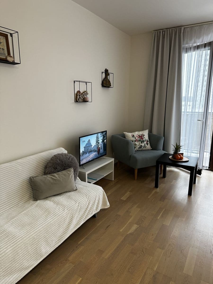 Prenájom bytu 37 m², Učňovská, Praha, Praha Prenájom bytu 37 m², Učňovská, Praha, Praha