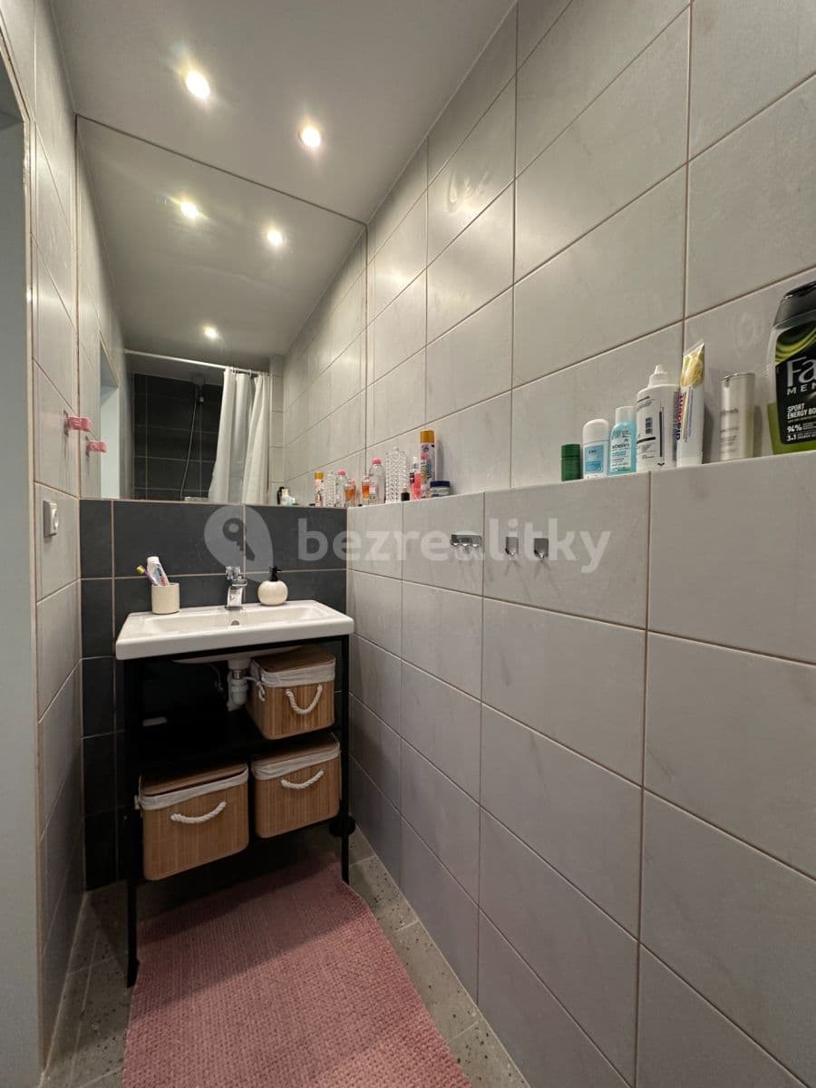 Prenájom bytu 1-izbový 40 m², Mirovická, Praha, Praha Prenájom bytu 1-izbový 40 m², Mirovická, Praha, Praha