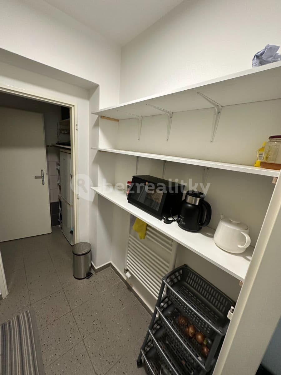 Prenájom bytu 1-izbový 40 m², Mirovická, Praha, Praha Prenájom bytu 1-izbový 40 m², Mirovická, Praha, Praha