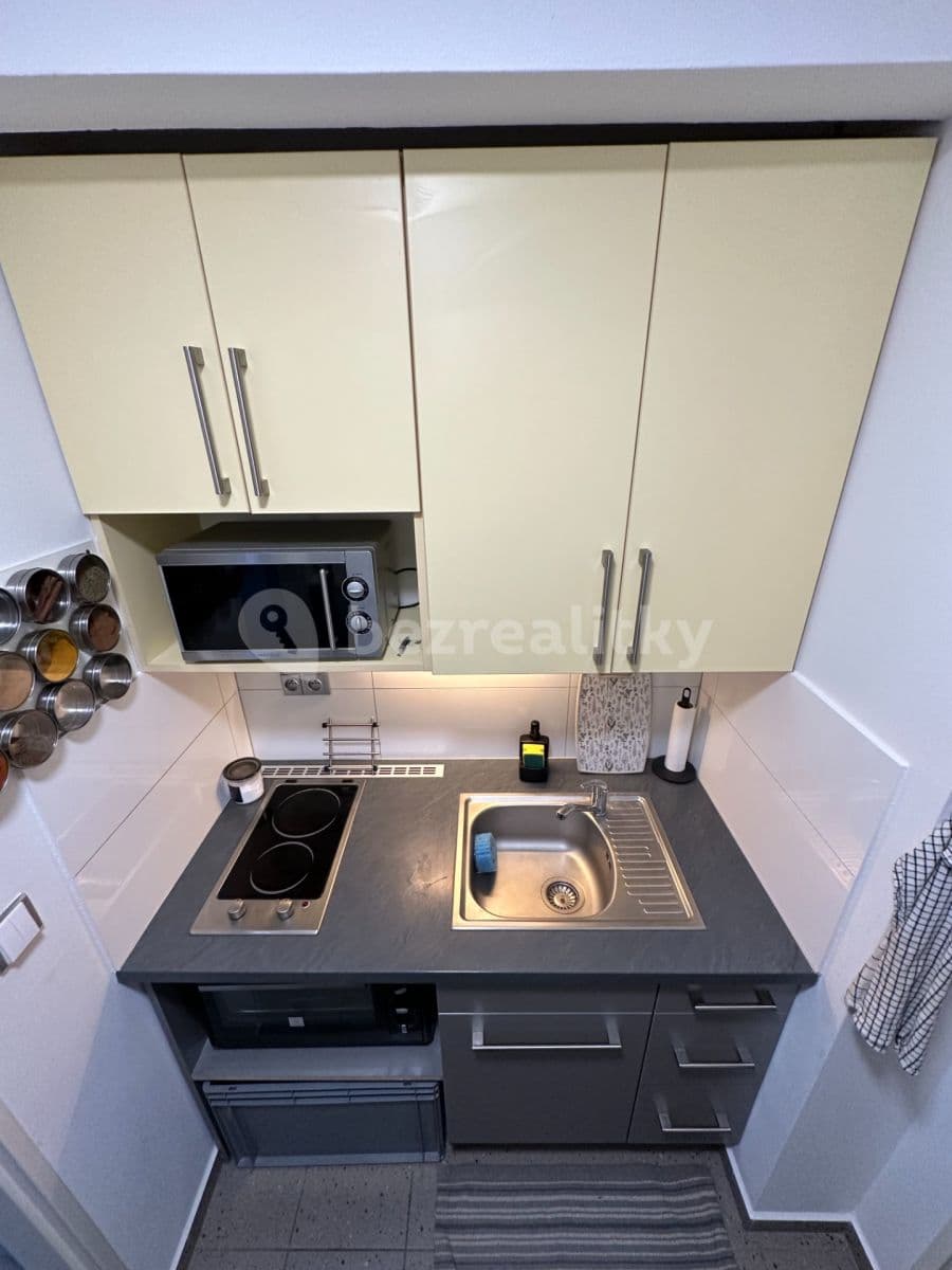 Prenájom bytu 1-izbový 40 m², Mirovická, Praha, Praha Prenájom bytu 1-izbový 40 m², Mirovická, Praha, Praha