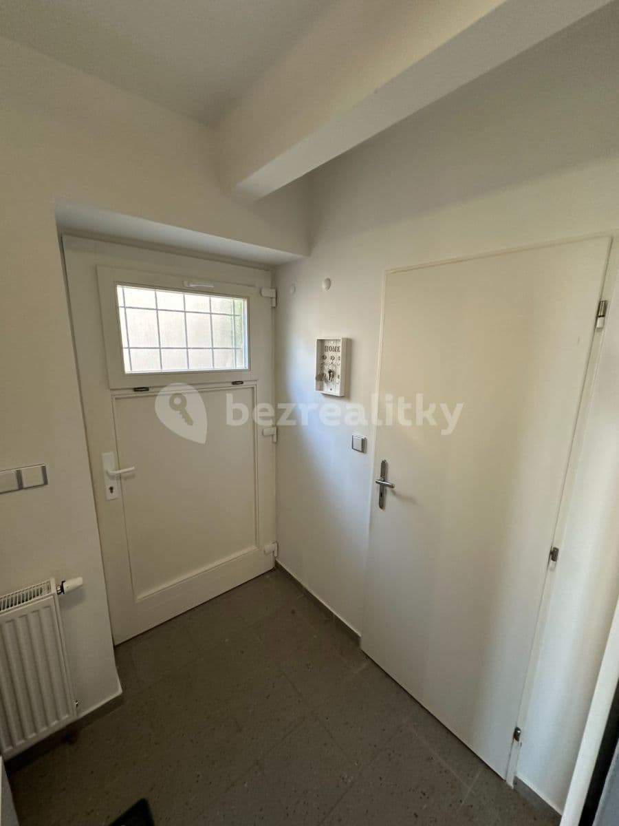 Prenájom bytu 1-izbový 40 m², Mirovická, Praha, Praha Prenájom bytu 1-izbový 40 m², Mirovická, Praha, Praha