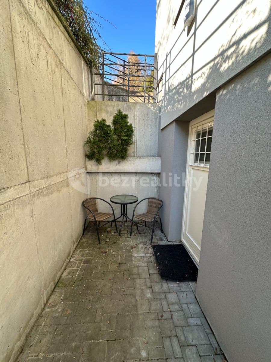 Prenájom bytu 1-izbový 40 m², Mirovická, Praha, Praha Prenájom bytu 1-izbový 40 m², Mirovická, Praha, Praha