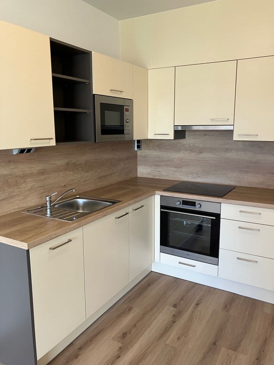 Prenájom bytu 2-izbový 53 m², K Jezeru, Praha, Praha Prenájom bytu 2-izbový 53 m², K Jezeru, Praha, Praha