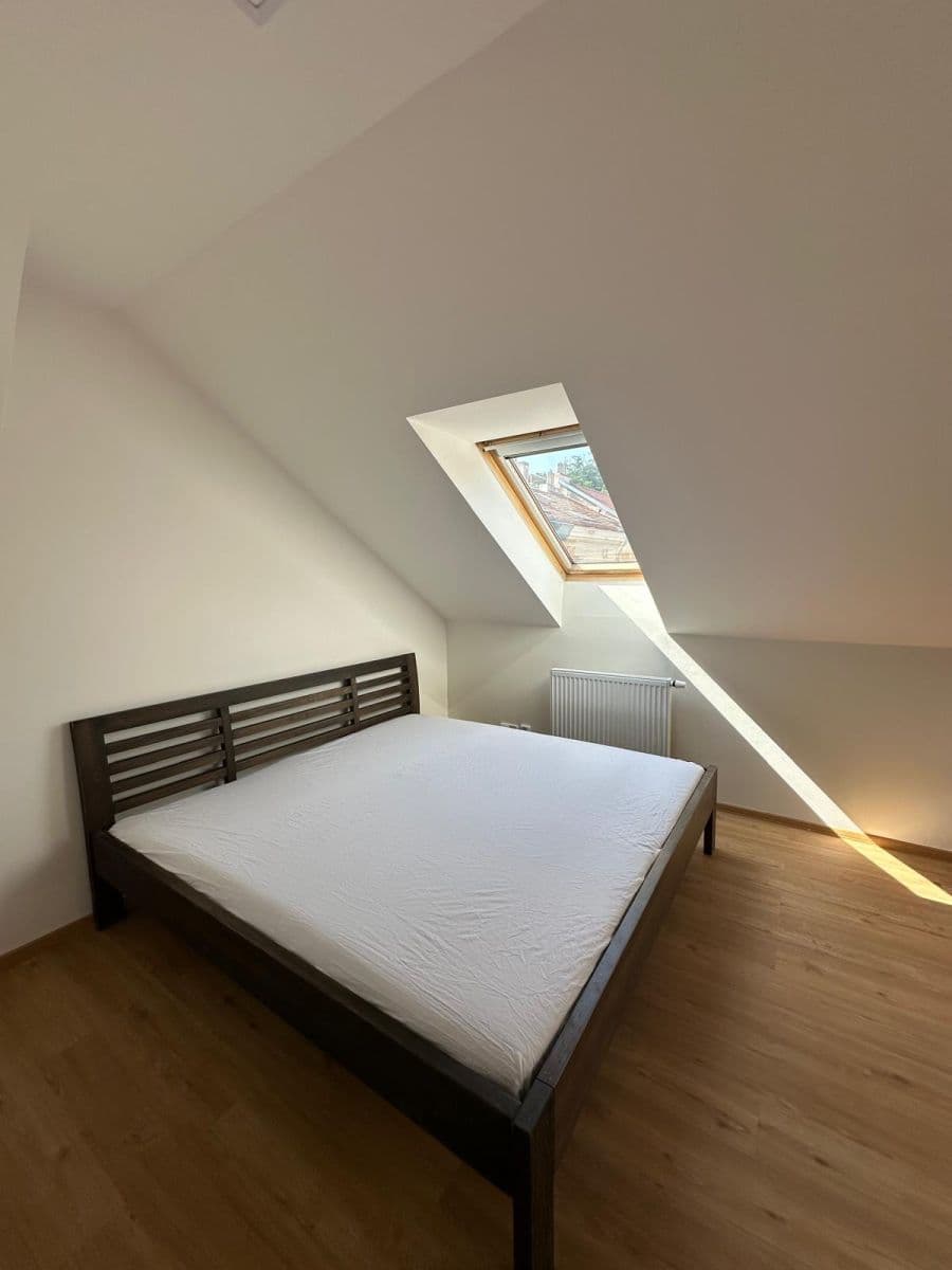 Prenájom bytu 79 m², Grafická, Praha, Praha Prenájom bytu 79 m², Grafická, Praha, Praha