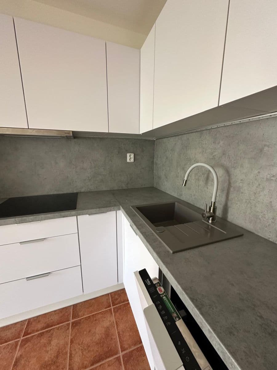 Prenájom bytu 79 m², Grafická, Praha, Praha Prenájom bytu 79 m², Grafická, Praha, Praha