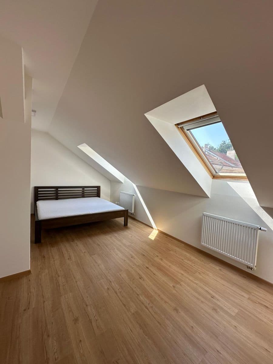 Prenájom bytu 79 m², Grafická, Praha, Praha Prenájom bytu 79 m², Grafická, Praha, Praha