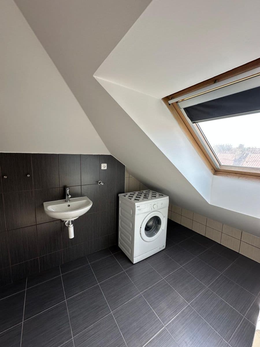 Prenájom bytu 79 m², Grafická, Praha, Praha Prenájom bytu 79 m², Grafická, Praha, Praha