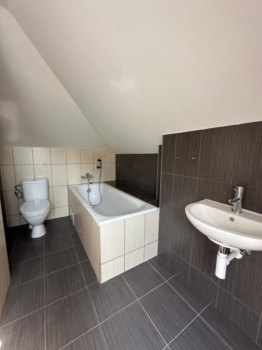 Prenájom bytu 79 m², Grafická, Praha, Praha Prenájom bytu 79 m², Grafická, Praha, Praha