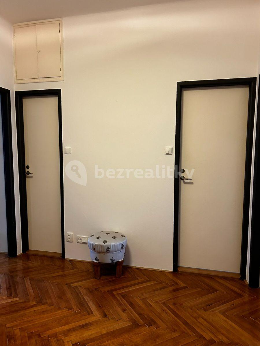 Prenájom bytu 3-izbový 93 m², Štefánikova, Praha, Praha