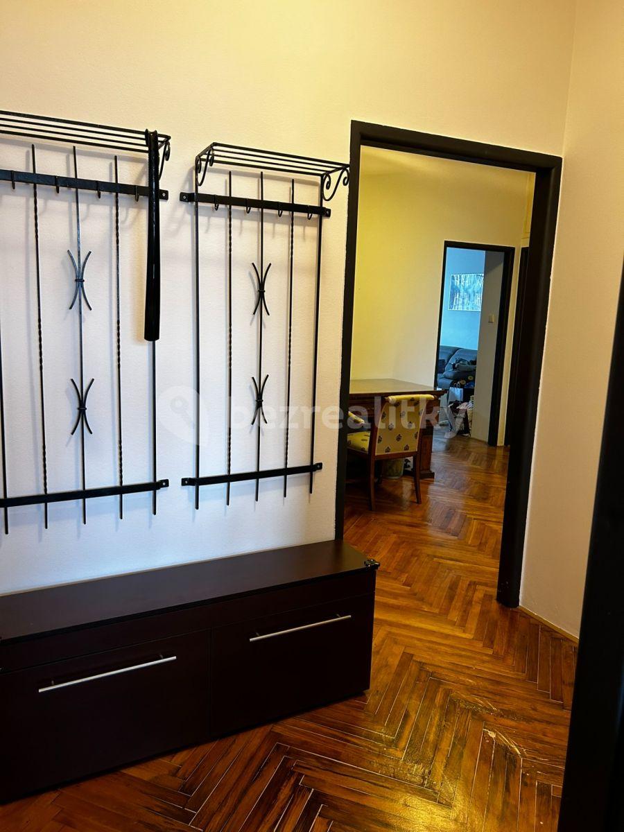 Prenájom bytu 3-izbový 93 m², Štefánikova, Praha, Praha
