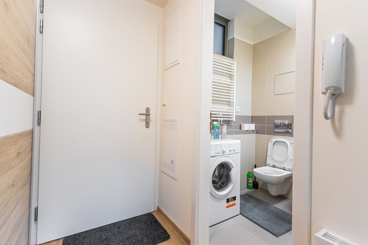 Prenájom bytu 35 m², Hlaváčkova, Praha, Praha Prenájom bytu 35 m², Hlaváčkova, Praha, Praha
