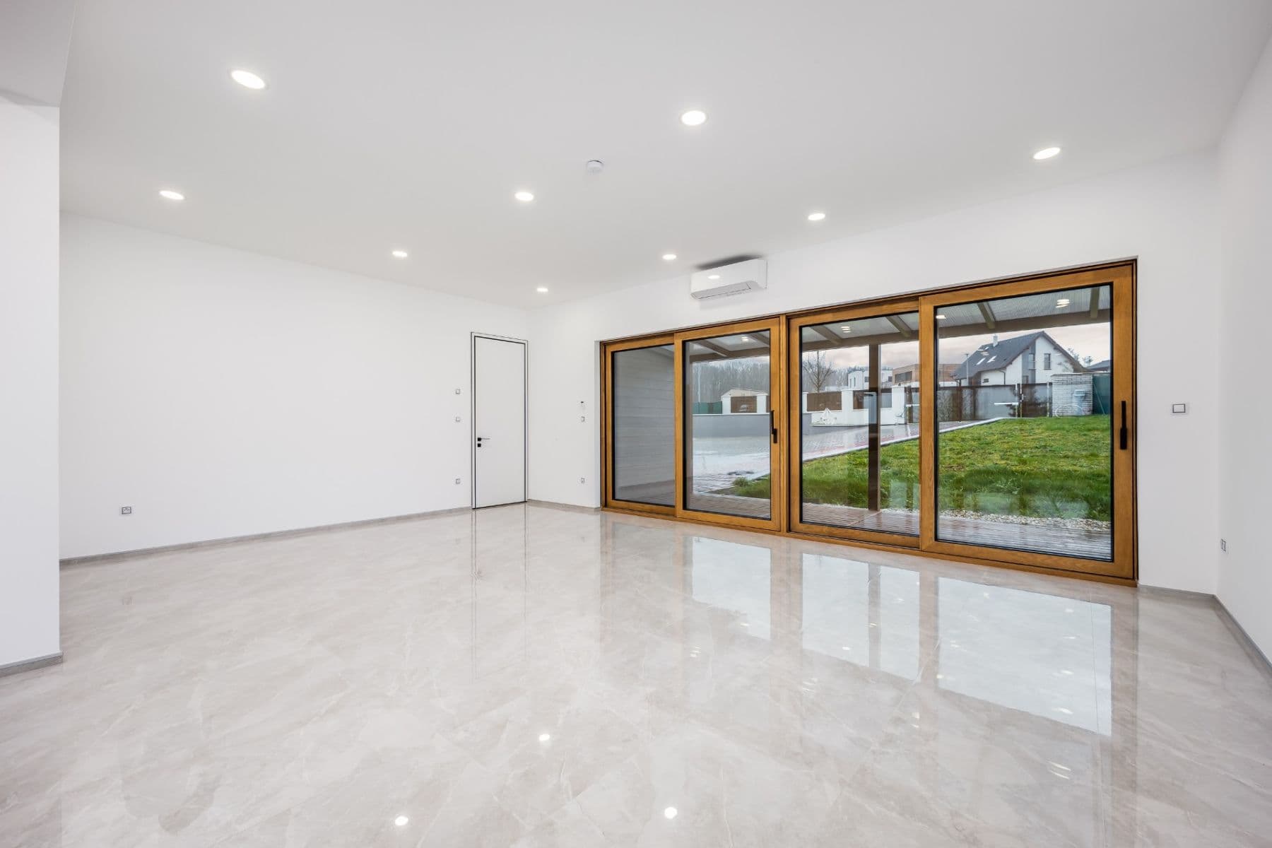 Predaj domu 320 m², pozemek 814 m², U Rybníčka, Vysoký Újezd, Středočeský kraj Predaj domu 320 m², pozemek 814 m², U Rybníčka, Vysoký Újezd, Středočeský kraj