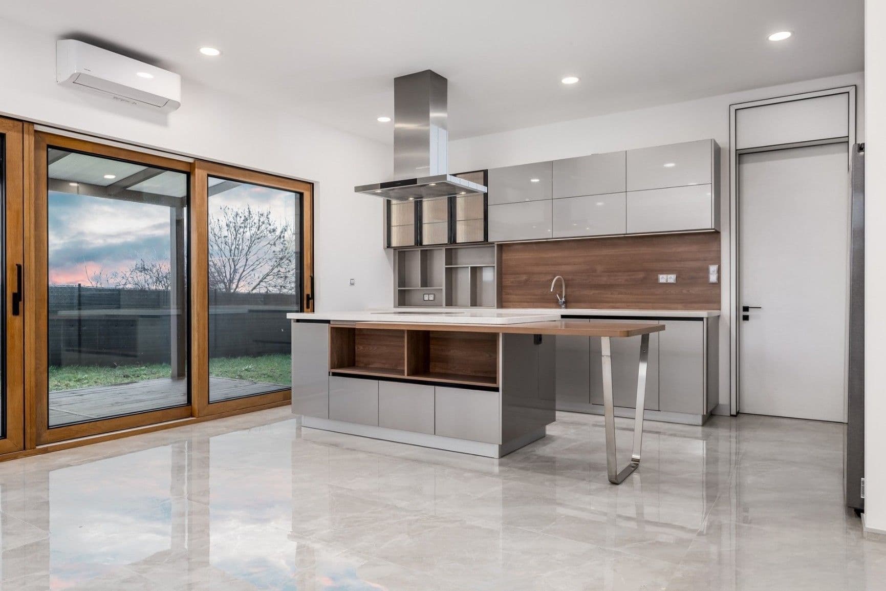 Predaj domu 320 m², pozemek 814 m², U Rybníčka, Vysoký Újezd, Středočeský kraj Predaj domu 320 m², pozemek 814 m², U Rybníčka, Vysoký Újezd, Středočeský kraj