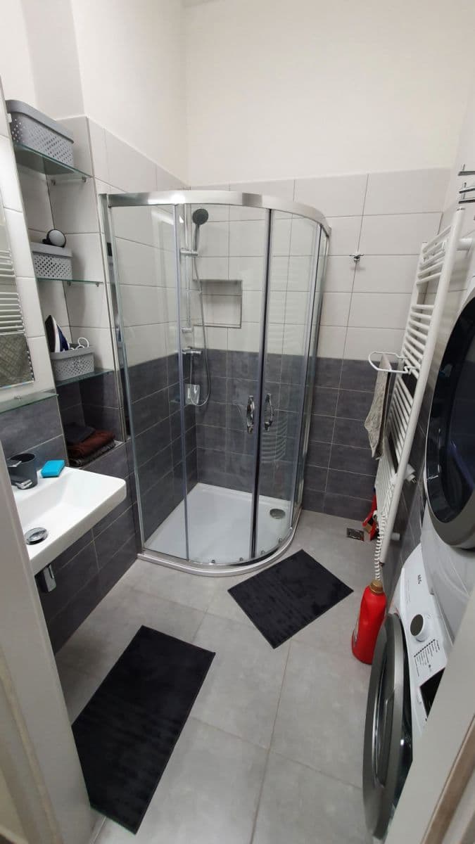 Prenájom bytu 65 m², Tyršova, Praha, Praha Prenájom bytu 65 m², Tyršova, Praha, Praha
