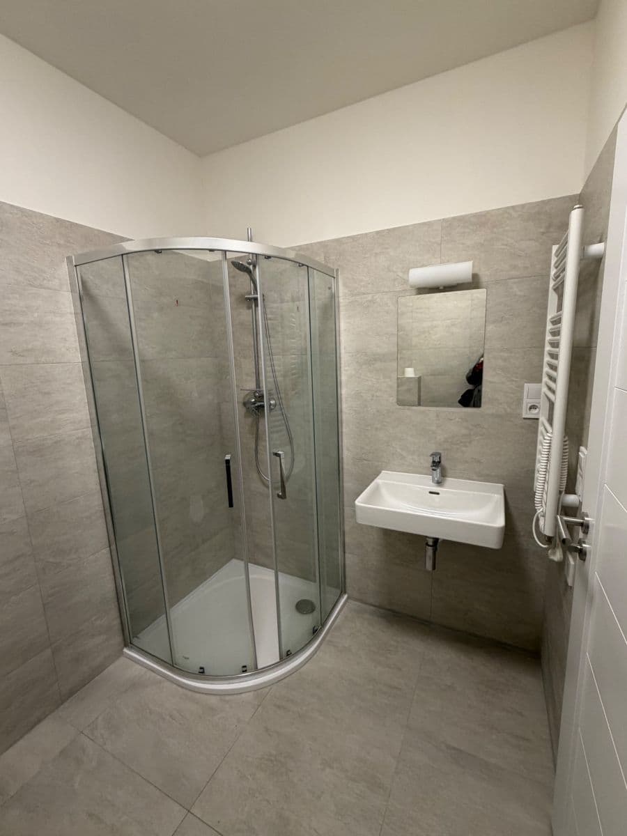 Prenájom bytu 2-izbový 40 m², V Zahradách, Praha, Praha Prenájom bytu 2-izbový 40 m², V Zahradách, Praha, Praha