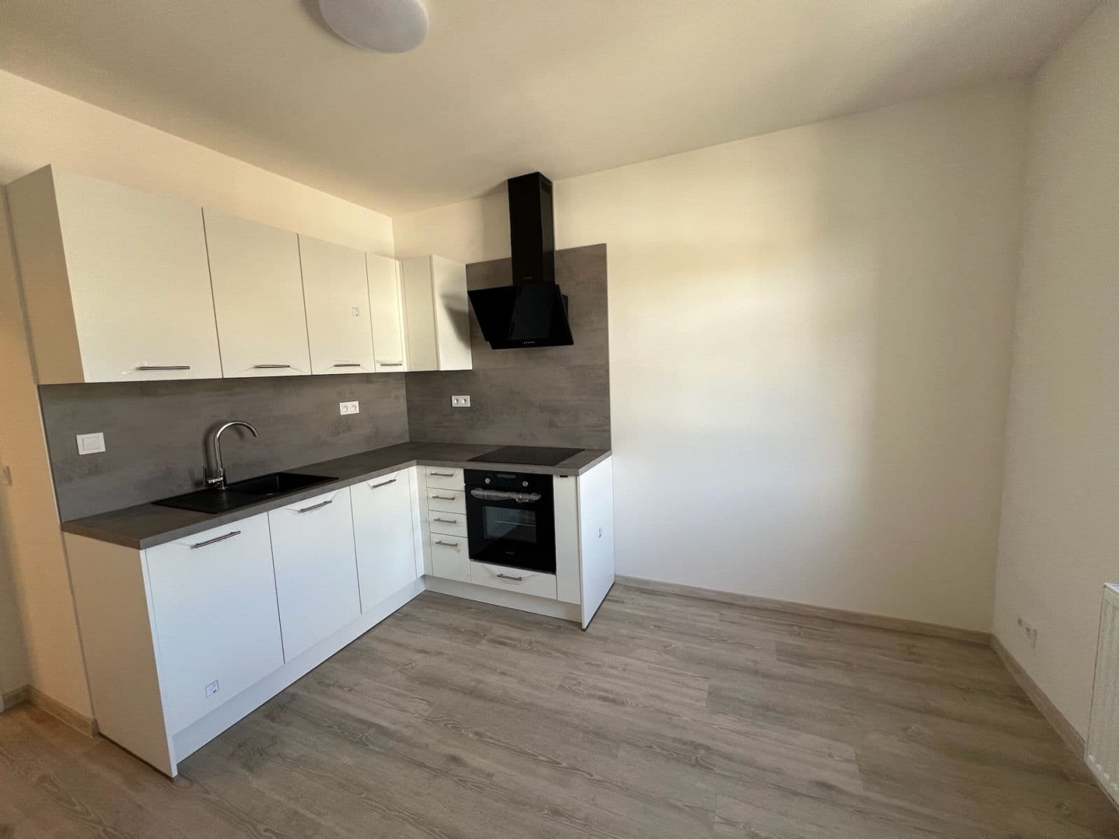 Prenájom bytu 2-izbový 40 m², V Zahradách, Praha, Praha Prenájom bytu 2-izbový 40 m², V Zahradách, Praha, Praha