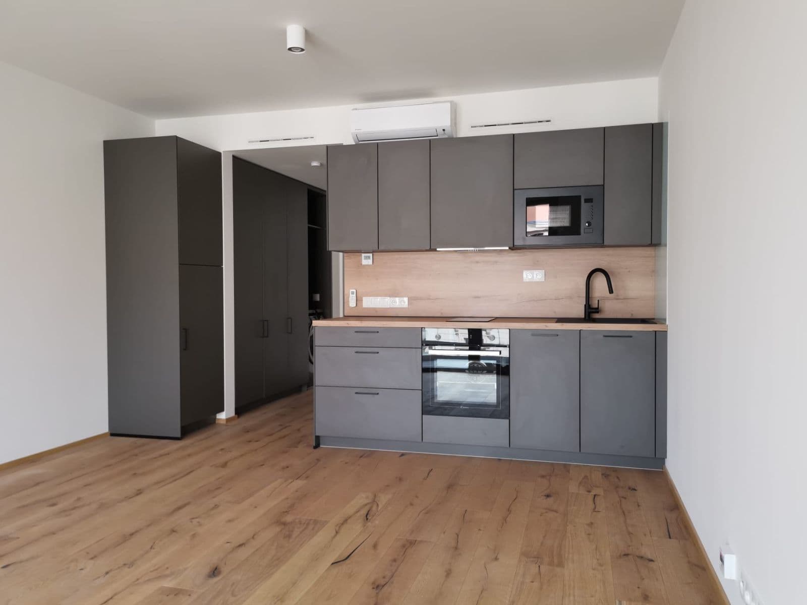 Prenájom bytu 1-izbový 32 m², Křižíkova, Praha, Praha Prenájom bytu 1-izbový 32 m², Křižíkova, Praha, Praha