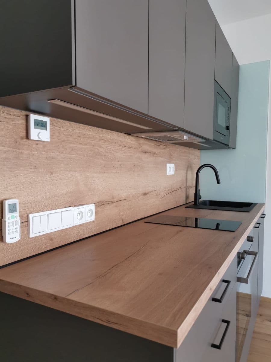 Prenájom bytu 1-izbový 32 m², Křižíkova, Praha, Praha Prenájom bytu 1-izbový 32 m², Křižíkova, Praha, Praha