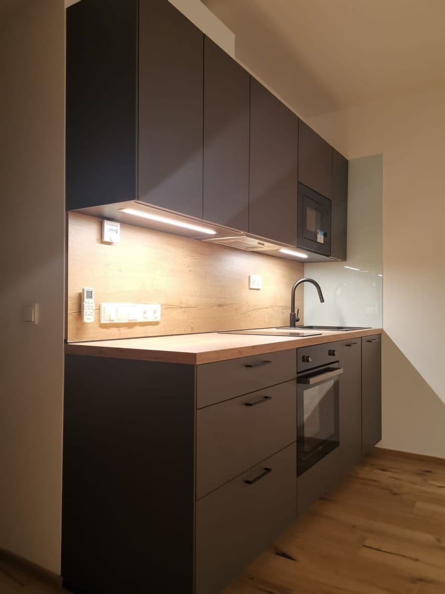 Prenájom bytu 1-izbový 32 m², Křižíkova, Praha, Praha Prenájom bytu 1-izbový 32 m², Křižíkova, Praha, Praha