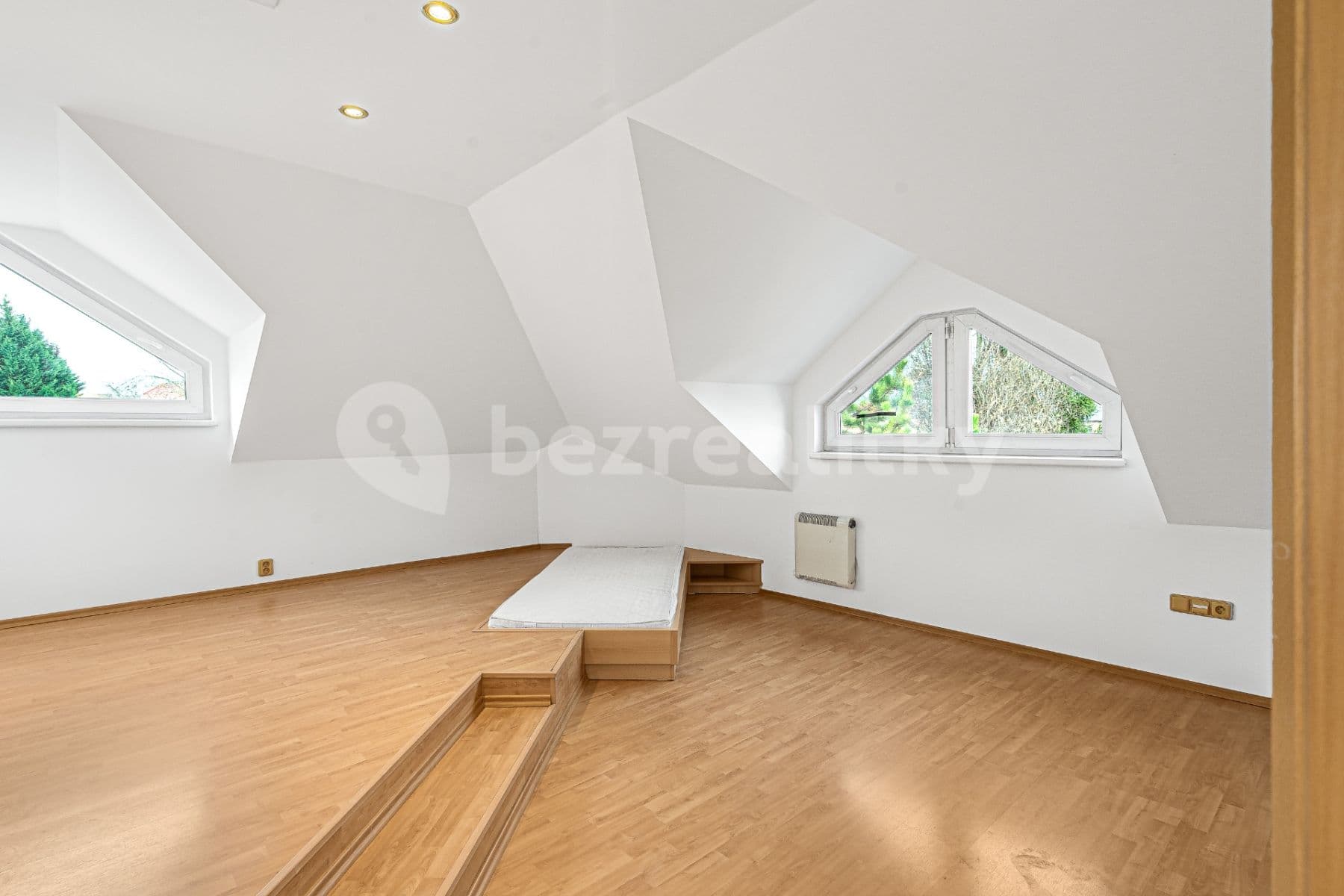 Prenájom domu 300 m², pozemok 1.100 m², Dobrovského, Rajhrad, Jihomoravský kraj Prenájom domu 300 m², pozemok 1.100 m², Dobrovského, Rajhrad, Jihomoravský kraj