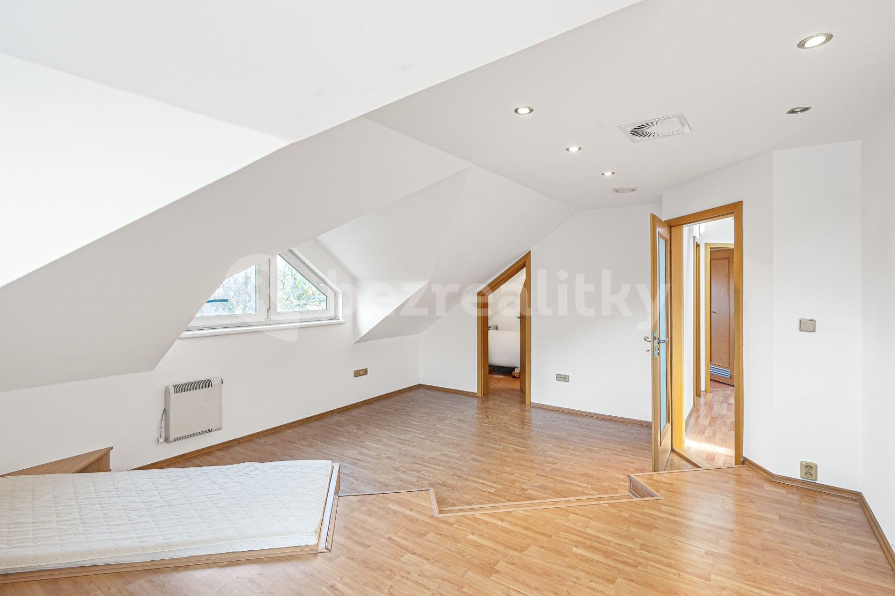 Prenájom domu 300 m², pozemok 1.100 m², Dobrovského, Rajhrad, Jihomoravský kraj Prenájom domu 300 m², pozemok 1.100 m², Dobrovského, Rajhrad, Jihomoravský kraj