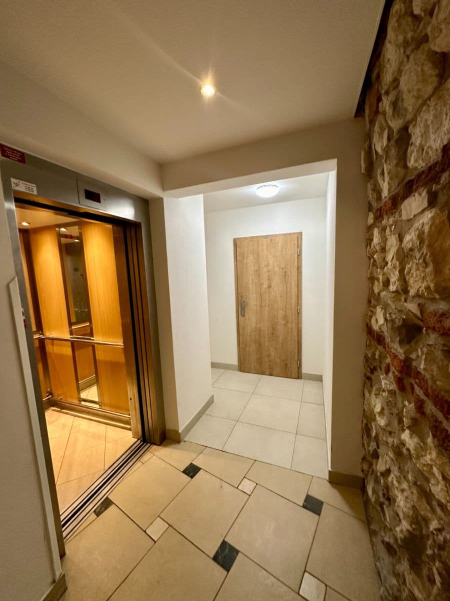 Prenájom bytu 1-izbový 23 m², Radlická, Praha, Praha Prenájom bytu 1-izbový 23 m², Radlická, Praha, Praha