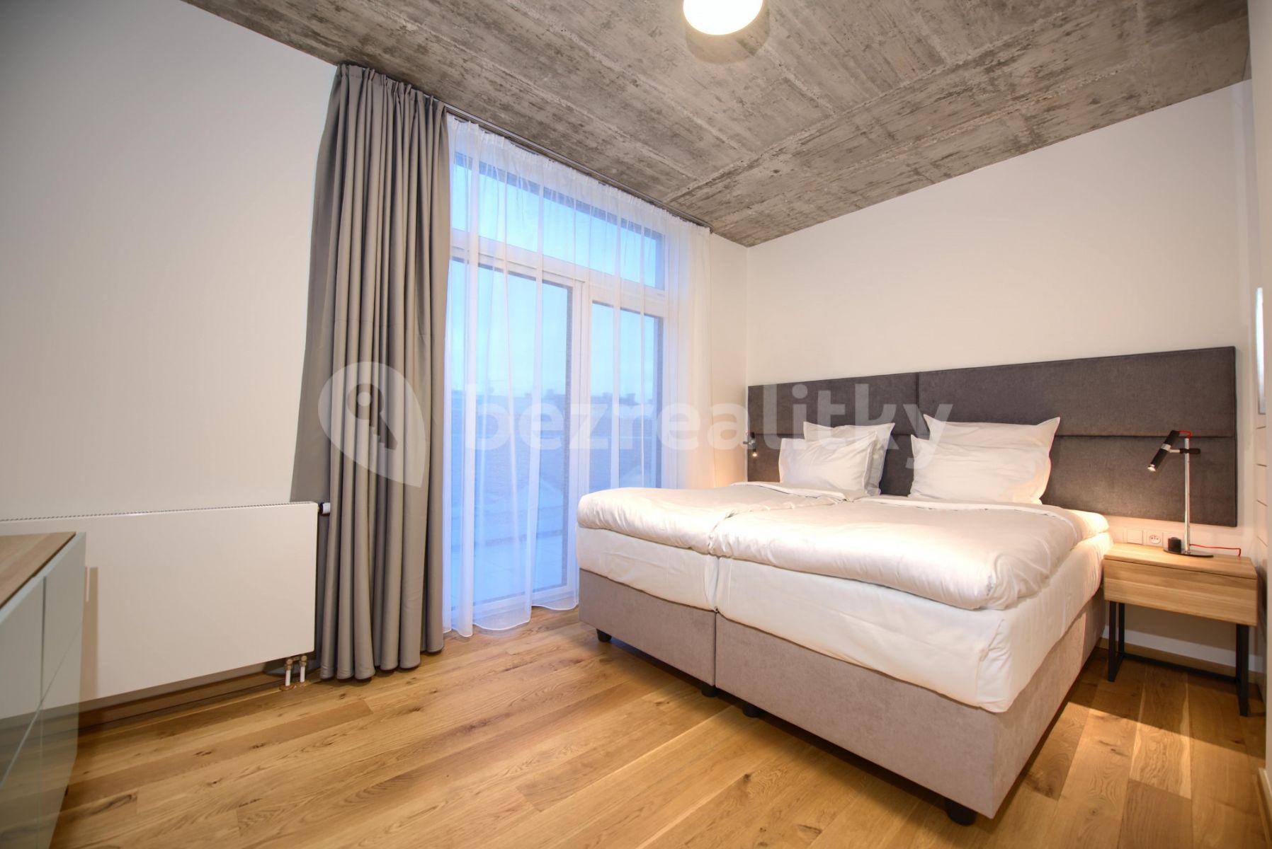 Prenájom bytu 3-izbový 90 m², Soukenická, Praha, Praha