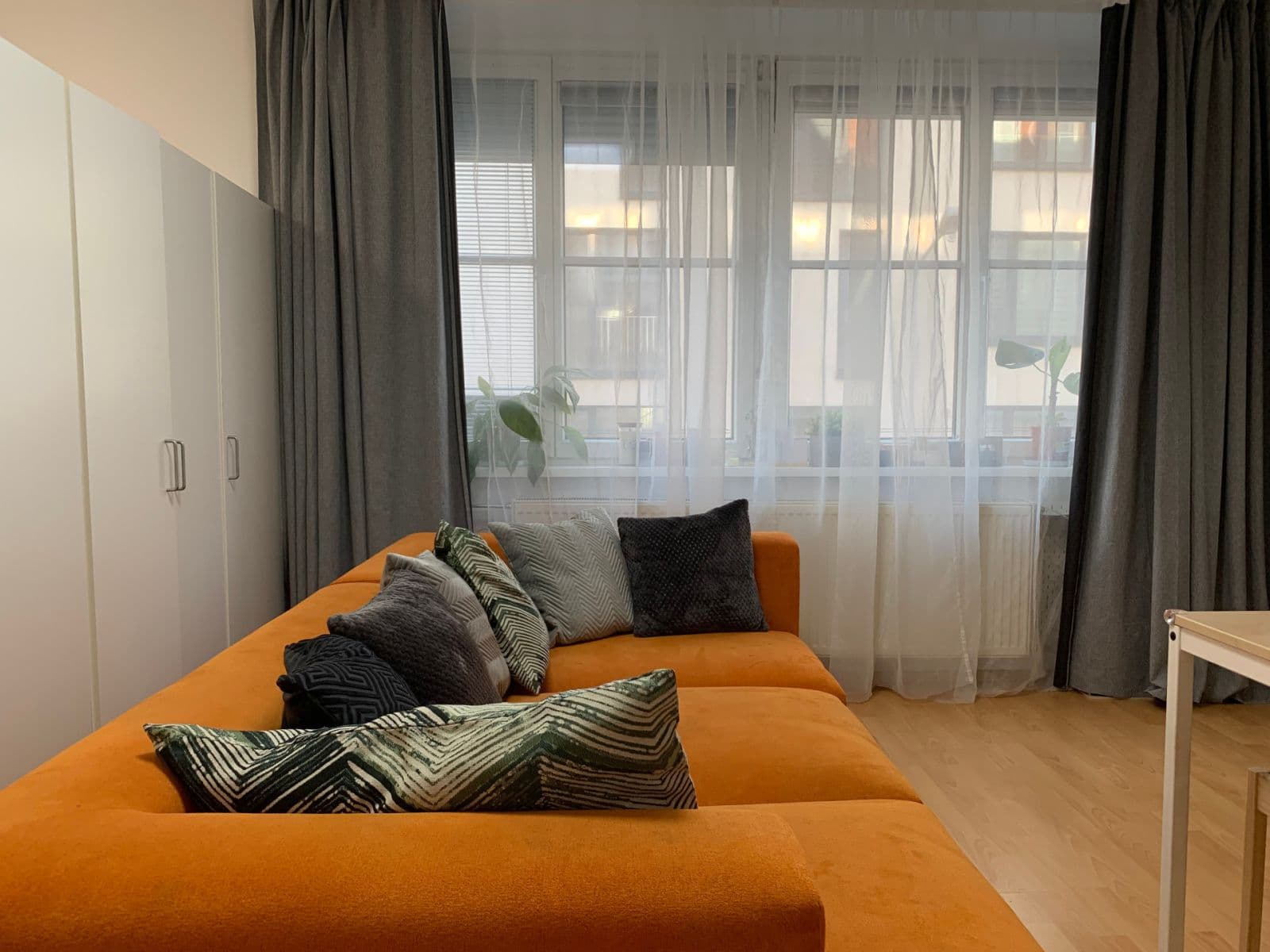 Prenájom bytu Garsoniéra 36 m², Mickiewiczova, Bratislava - mestská časť Staré Mesto, Bratislavský kraj Prenájom bytu Garsoniéra 36 m², Mickiewiczova, Bratislava - mestská časť Staré Mesto, Bratislavský kraj