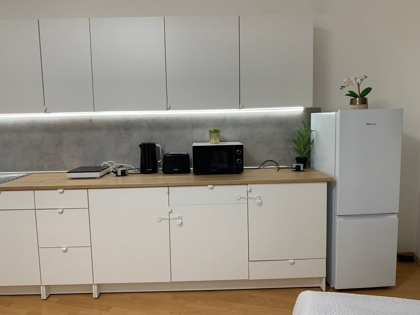 Prenájom bytu 4-izbový 17 m², Mickiewiczova, Bratislava - mestská časť Staré Mesto, Bratislavský kraj Prenájom bytu 4-izbový 17 m², Mickiewiczova, Bratislava - mestská časť Staré Mesto, Bratislavský kraj