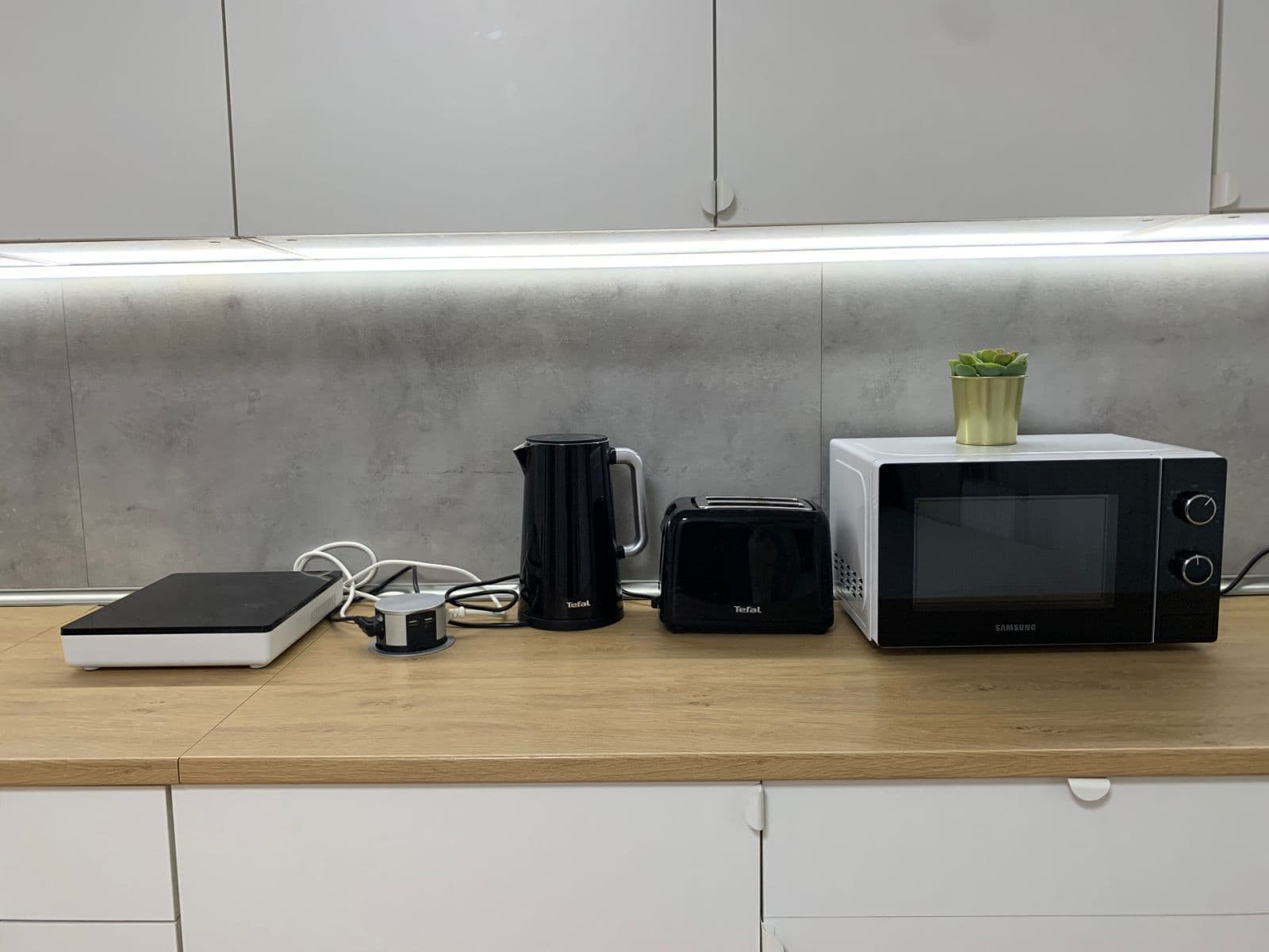 Prenájom bytu 4-izbový 17 m², Mickiewiczova, Bratislava - mestská časť Staré Mesto, Bratislavský kraj Prenájom bytu 4-izbový 17 m², Mickiewiczova, Bratislava - mestská časť Staré Mesto, Bratislavský kraj