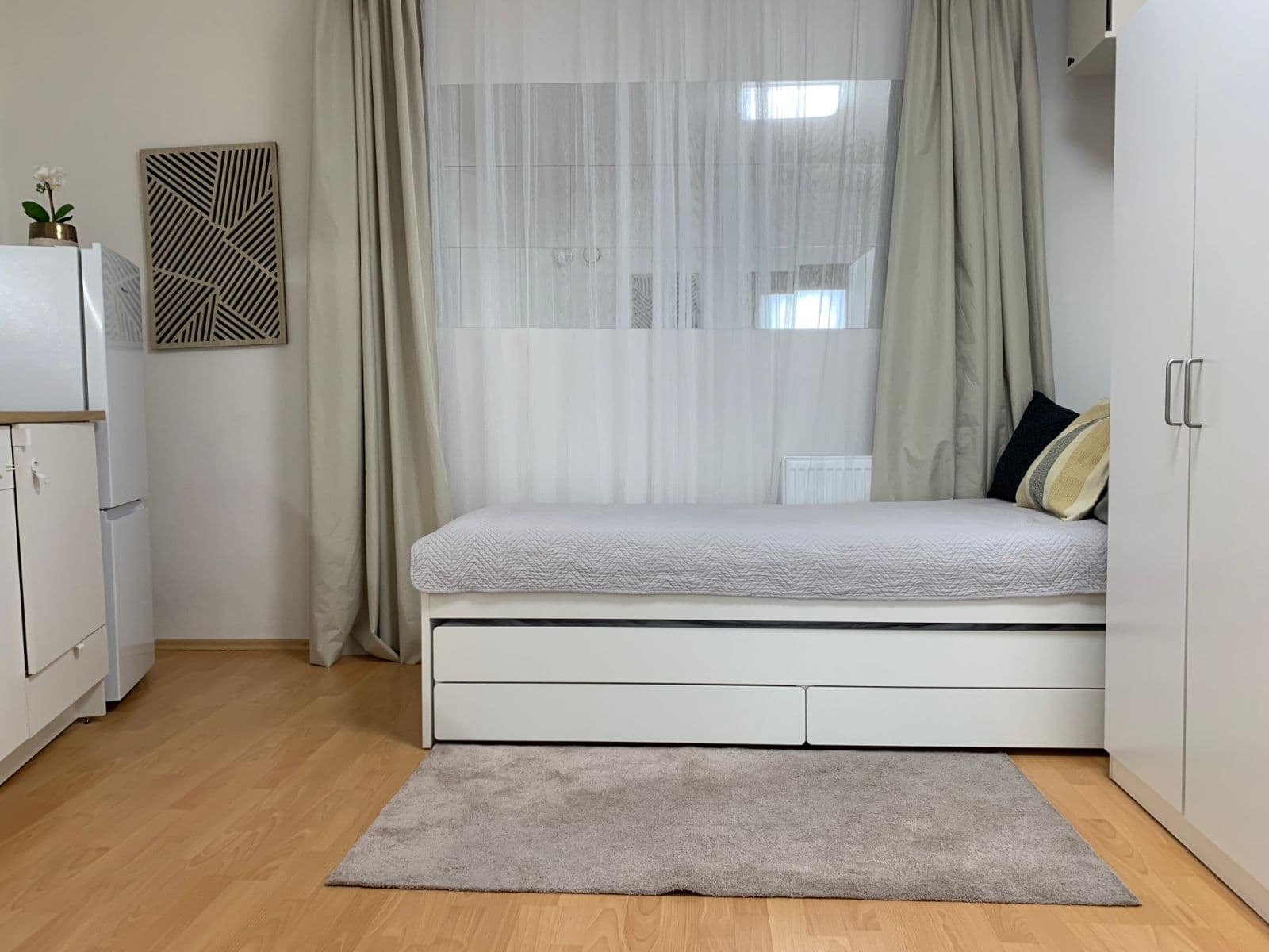 Prenájom bytu 4-izbový 17 m², Mickiewiczova, Bratislava - mestská časť Staré Mesto, Bratislavský kraj Prenájom bytu 4-izbový 17 m², Mickiewiczova, Bratislava - mestská časť Staré Mesto, Bratislavský kraj