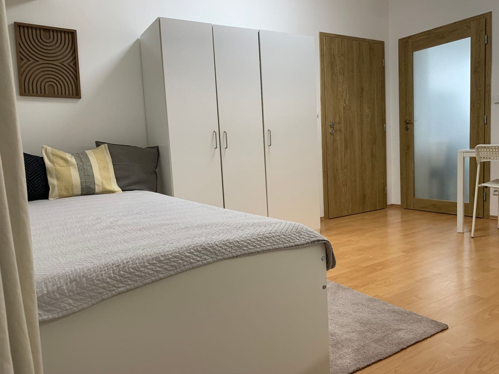 Prenájom bytu 4-izbový 17 m², Mickiewiczova, Bratislava - mestská časť Staré Mesto, Bratislavský kraj Prenájom bytu 4-izbový 17 m², Mickiewiczova, Bratislava - mestská časť Staré Mesto, Bratislavský kraj
