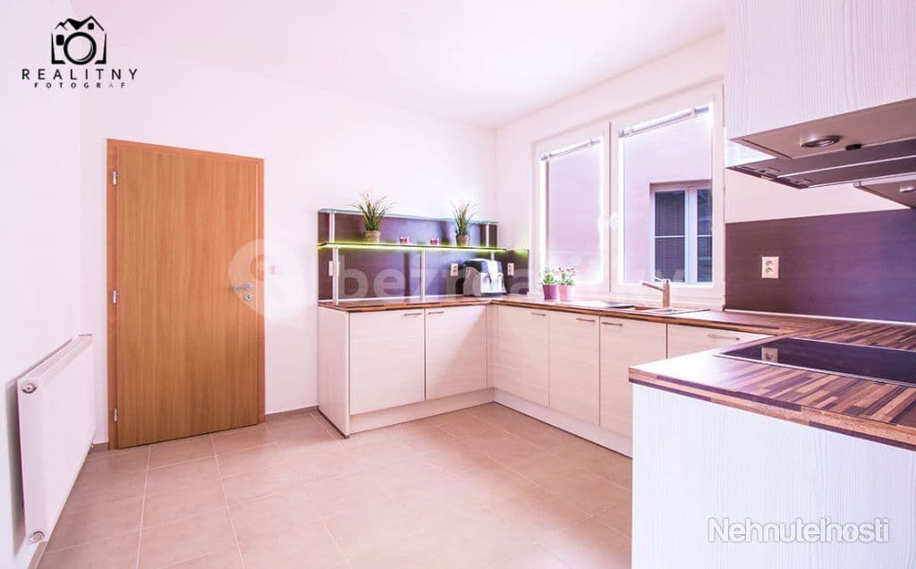 Prenájom bytu 3-izbový 95 m², Mickiewiczova, Bratislava - mestská časť Staré Mesto, Bratislavský kraj Prenájom bytu 3-izbový 95 m², Mickiewiczova, Bratislava - mestská časť Staré Mesto, Bratislavský kraj