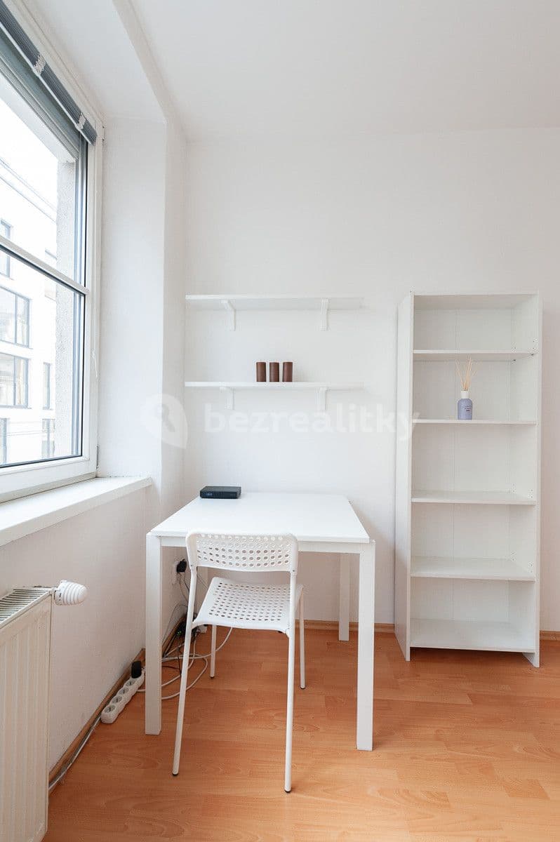 Prenájom bytu 3-izbový 95 m², Mickiewiczova, Bratislava - mestská časť Staré Mesto, Bratislavský kraj Prenájom bytu 3-izbový 95 m², Mickiewiczova, Bratislava - mestská časť Staré Mesto, Bratislavský kraj